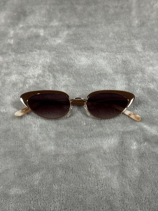 Velvet Canyon Casa Gold Cat-Eye Sunglasses With UV400 Protection & Accessories main image 5